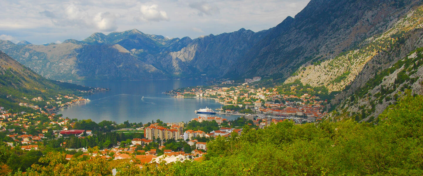 Montenegro ─ grüne Berge, tiefe Seen und Meer