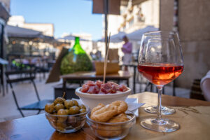 Apulien_Entdeckungsreise_Taralli_Wein_Italien