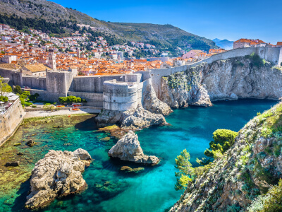 Blick auf die Stadt Dubrovnik und ihre Stadtmauer in Kroatien | Gebeco